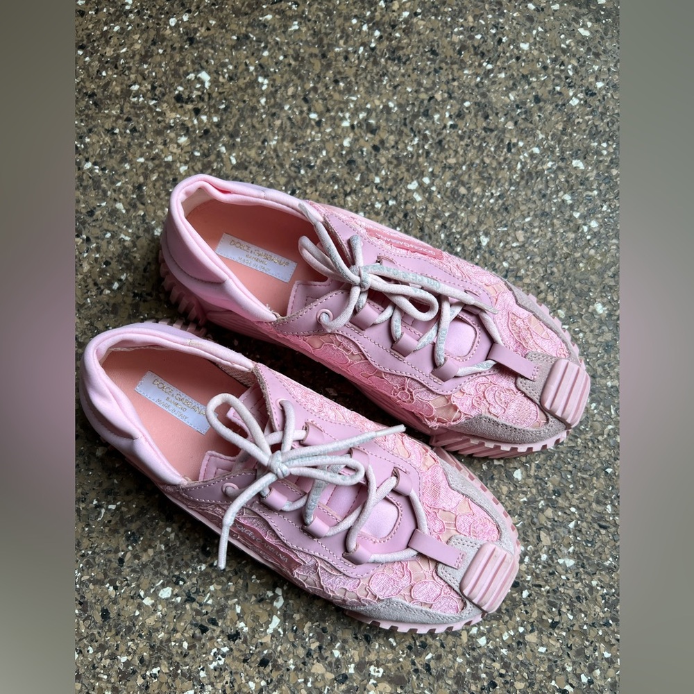❤️Dolce&Gabbanna  💯100% authentic kids 34 Pink Lace Sneakers🎁